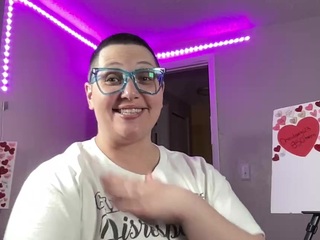 Live webcam model adrianeblake on Soda Cams