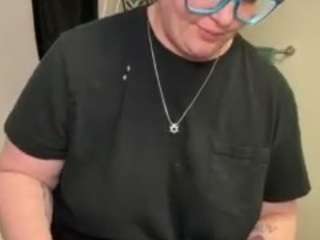 Live webcam model adrianeblake on Soda Cams