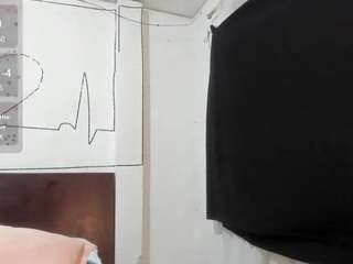 le modèle milfcomesfirst est en webcam porno dans un show sur le site camsoda, il possède les tags suivants: amateur,ass,wet,toys,tease,strip,spank,robe,pussy,middle aged,mature,lush,lovense,lingerie,handjob,flashing,fingers,feet,dildo,brown eyes