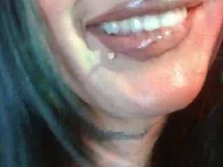 gabrielathoms's CamSoda show and profile