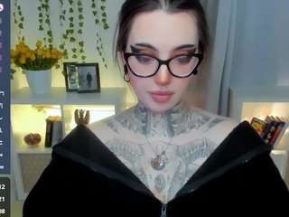 Image 1 of dixipixi, female webcam model,  years old, on live webcam