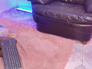 esmeralda-bigbot... Live Webcam on CamSoda