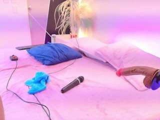 Image 1 of esmeralda-bigbotty, female webcam model,  years old, on live webcam