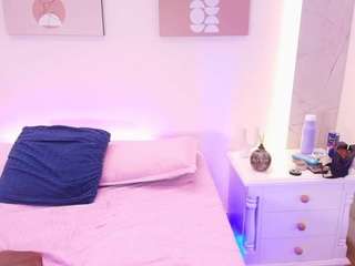 esmeralda-bigbot... Live Webcam on CamSoda