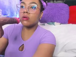 esmeralda-bigbotty's Live Sex Cam Show