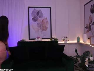 zoe-cruz21's CamSoda show and profile