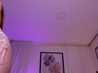 zoe-cruz21's CamSoda show and profile