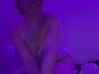 ilookfamiliar's Live Sex Cam Show