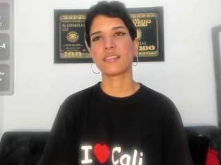 marleyluna's CamSoda show and profile