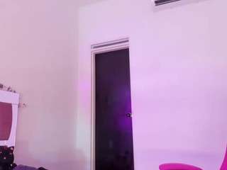 le modèle marleyluna est en webcam porno dans un show sur le site camsoda, il possède les tags suivants: anal,black hair,brown eyes,dildo,facial piercings,feet,foot fetish,no drinking,no smoking,orgasm,shower,skinny,tattoos,hd