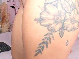 Live webcam model andregill on Soda Cams