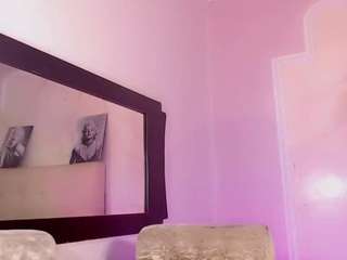 aranza-love Live Webcam on CamSoda