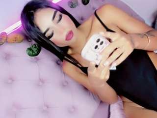 aranza-love Live Webcam on CamSoda