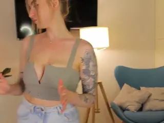 Krisss-Love's Live Sex Cam Show