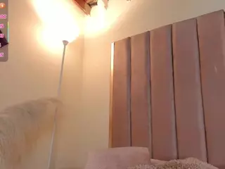 nicolle-hall18's Live Sex Cam Show