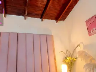 nicolle-hall18's Live Sex Cam Show
