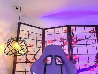 victoria-adams14's CamSoda show and profile