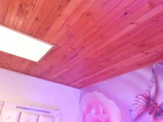 Yelena-mutiz live webcam on Soda Cams
