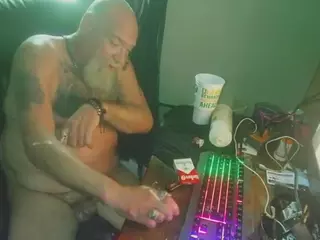 BigNastyBear420's Live Sex Cam Show