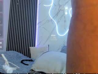 Este modelo está en vivo ahora. camille-bennet