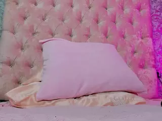 Akilla-Queen's Live Sex Cam Show