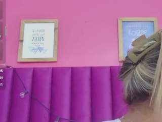 collegepawg Live Webcam on CamSoda