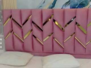 Model ini sedang live sekarang. collegepawg
