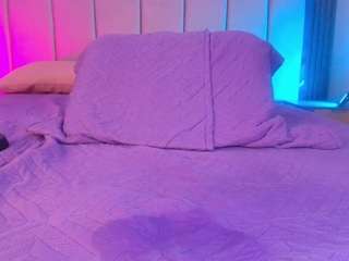 dione-ht's CamSoda show and profile