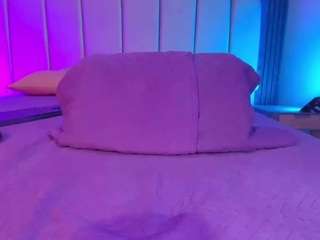 dione-ht's CamSoda show and profile