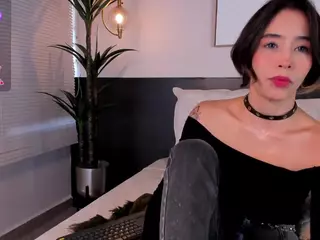 Juana-petite's Live Sex Cam Show