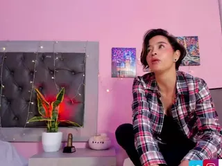 Juana-petite's Live Sex Cam Show