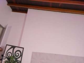 Live webcam model kiimlee on Soda Cams