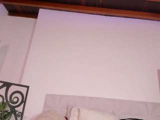 Live webcam model kiimlee on Soda Cams