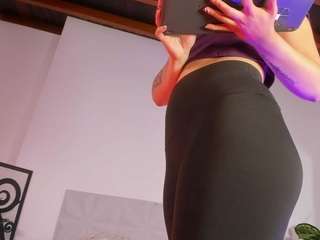 Live webcam model kiimlee on Soda Cams