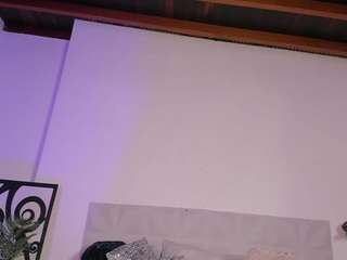 Live webcam model kiimlee on Soda Cams