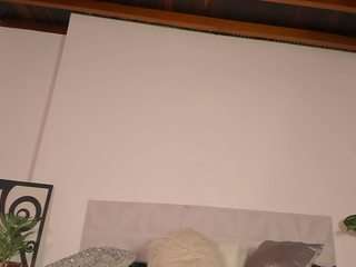 Live webcam model kiimlee on Soda Cams