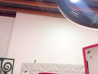 Live webcam model kiimlee on Soda Cams