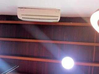 Live webcam model kiimlee on Soda Cams