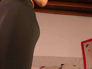 Live webcam model kiimlee on Soda Cams