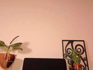 Live webcam model kiimlee on Soda Cams