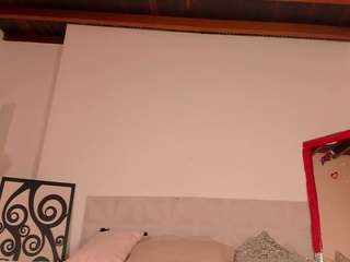 Live webcam model kiimlee on Soda Cams