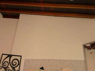 Live webcam model kiimlee on Soda Cams