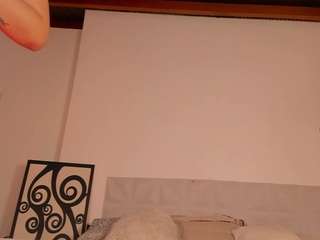 Live webcam model kiimlee on Soda Cams