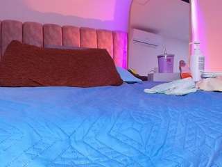 kim-bella Facial live webcam