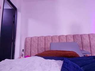 kim-bella's CamSoda show and profile