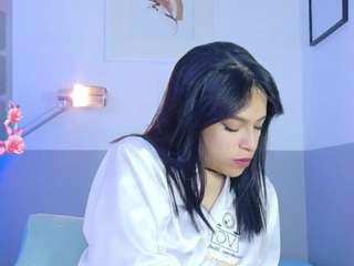 Littleebluee's cam show statistics and live stream