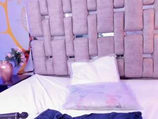 petitesofia's CamSoda show and profile