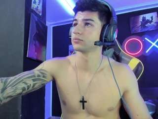 zack-cooperr's CamSoda show and profile