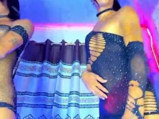 le modèle fiorelladollsxzxz est en webcam porno dans un show sur le site camsoda, il possède les tags suivants: anal toys,average,black hair,brown eyes,cumshot,ejaculation,flat chested,gape,orgasm,hd