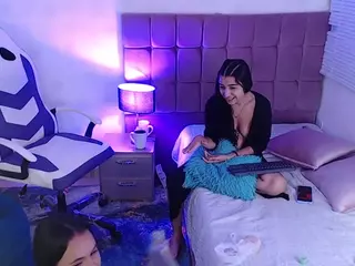 Tiffanyy-19's Live Sex Cam Show